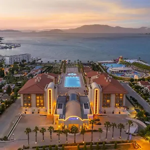 5* Semesteranläggning (resort) Radisson Blu &